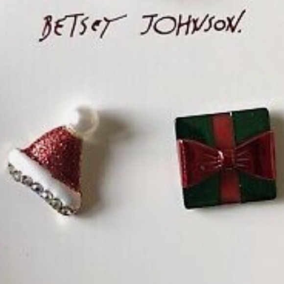 New BETSEY JOHNSON
Santa Hat Mismatched Stud Earrings - Picture 11 of 13